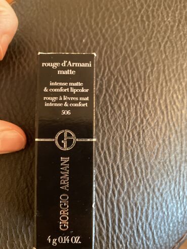 kosmetika çantası: Emporiyum Armanidan alinib Port Bakuda xediye verilib mene uygun reng
