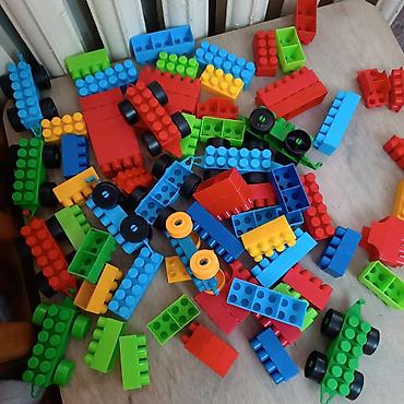 Другие игровые комплексы: Продаю два пакета полных крупных пластиковых строительных блоков для — 4