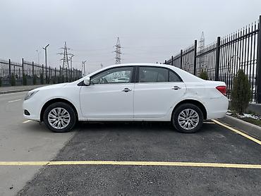 BYD: BYD E5: 2019 г., Седан — 4