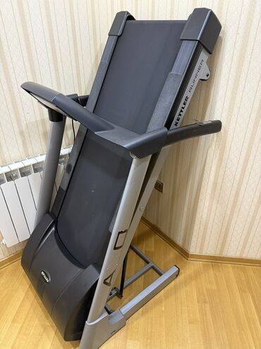 Спортивные сумки: Kettler brendinə məxsus Runner model qaçış zolağı. Qara və boz