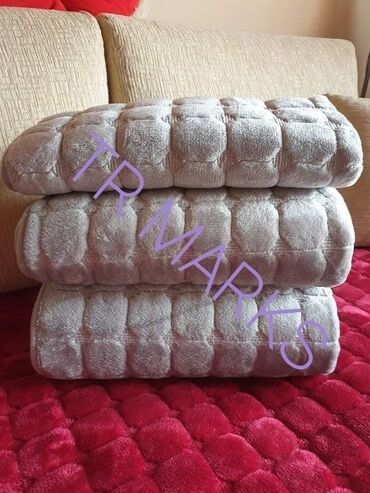 Posteljina: Ne klizajuci plisani flekeri. Idealni za odrzavanje. Set sadrzi tri — 15