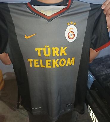 Kişi geyimləri: Satılır: Felipe Melo forması Felipe Melo forması satılır. Cəmi 2 dəfə — 2