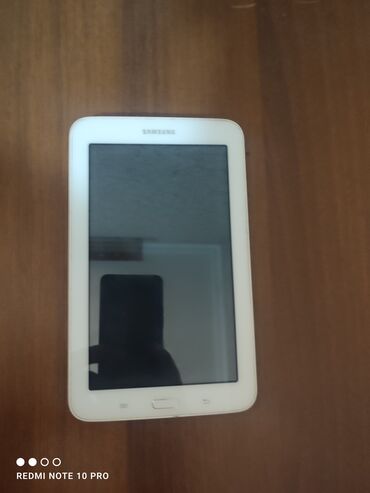 Planşetlər: Ağ rəngdə, Samsung firmasının istehsalı olan planşet ili 2014