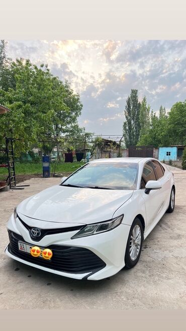 двускат спринтер в бишкеке продажа: Белый седан Toyota Camry с гибридным двигателем, оснащенный
