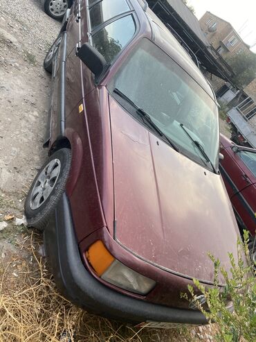 обмен квартиры: Volkswagen Passat: 1993 г., 1.8 л, Механика, Бензин, Универсал