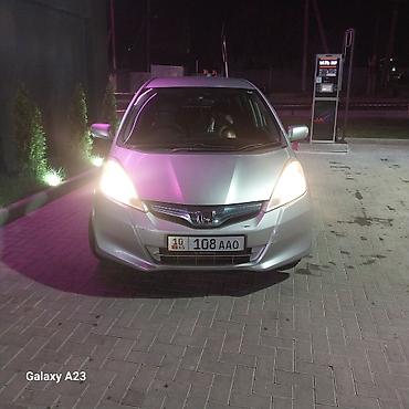 Honda: Honda Fit: 2010 г., 1.3 л, Вариатор, Гибрид, Хэтчбэк — 12