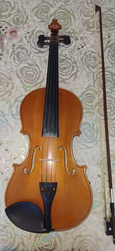 gitara qiymetleri: YAMAHA V-5 markalı, professional skripka. Bilənlər bilir, çox dolğun