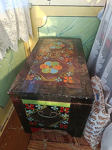 dekor divar panelleri: Rəngli naxışlarla bəzədilmiş dəmir sandıq/çeşka. - Material: möhkəm — 1