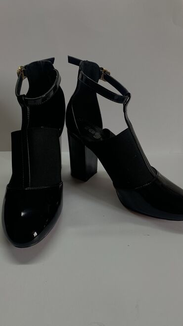 женские золотистые туфли: Туфли 37, цвет - Черный