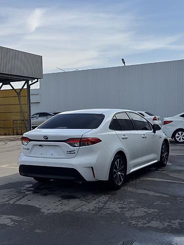 Toyota: Toyota Corolla: 2023 г., 1.8 л, Вариатор, Гибрид, Седан — 4