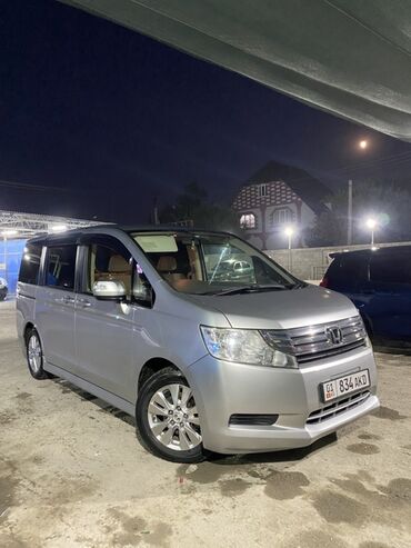 хонда степ спада: Серебристый минивэн Honda Stepwgn с просторным салоном, оснащенный