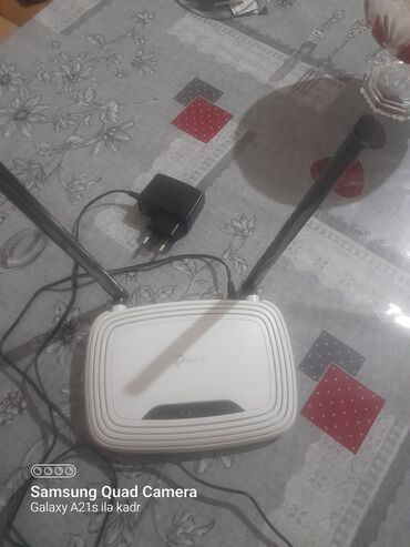 wifi modem adapter: Tplink modemi, 3 ay işlənib. Heç bir problemi yoxdur. Adaptoru da