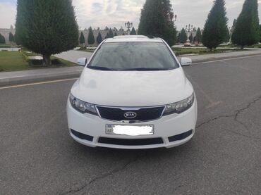 kreditle masinlar: Kia Forte: 2 л | 2010 г. Хэтчбэк