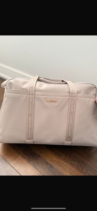 Aro: Çiyin çantası, Tommy Hilfiger