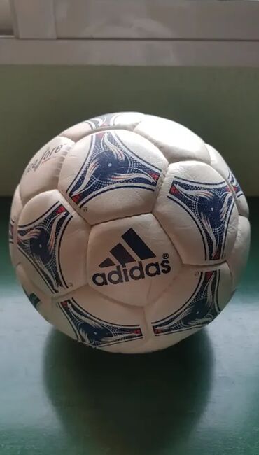 adidas predator kopacke za decu: Fudbalska lopta Adidas Tricolore World of France 98