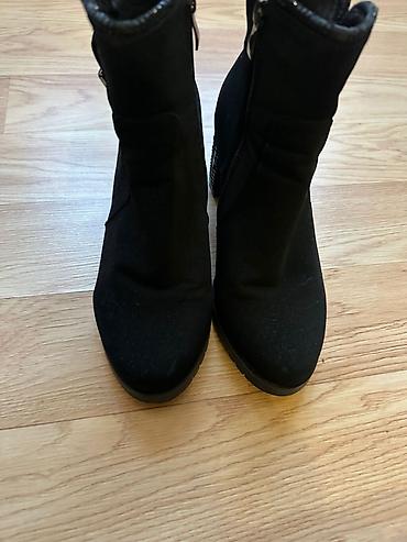 Другая женская обувь: Женская обувь, набор из 2 пар: 1) Черные полусапожки: - Материал — 2