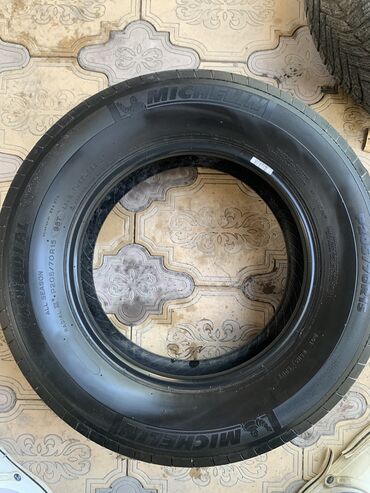 портативный насос для шин: Шины 205 / 70 / R 15, Лето, Б/у, 1 шт, Легковые, Michelin