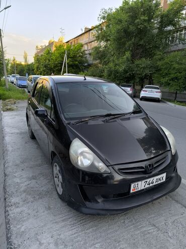 Легковой транспорт: Сдаю в аренду: Легковое авто, Под такси