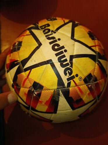 Hovuzlar: Select Brillant Super futbol topu, yüksək keyfiyyətli materiallardan