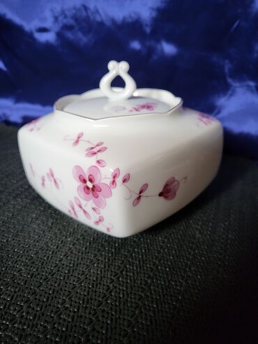 Ostalo posuđe: Secernica nova veca Lichte porcelan 70te.Nemacka. Nova secernica iz — 1