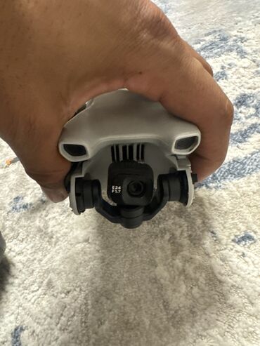 электрическая поверхность: Квадрокоптер DJI (серия Mini) с пультом дистанционного управления DJI