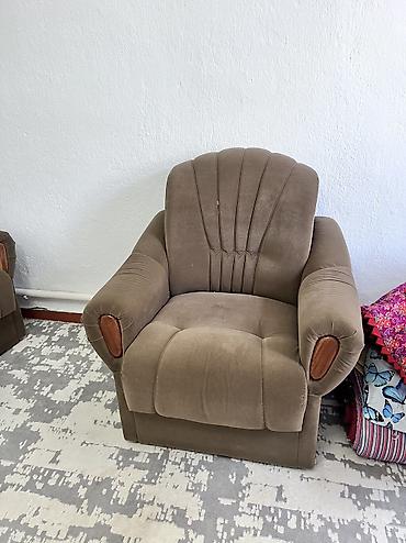 тумба в офис: 🛋️ Продам мягкий комплект — 5 000 сом Продаю диван и 2 кресла. 💰 — 3