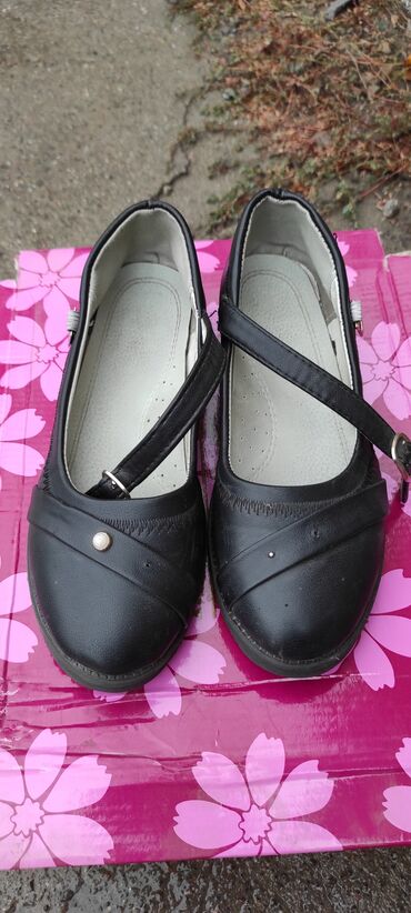 продаю женские туфли: Туфли девочковые Совенок, состояние очень хорошее 36 размер