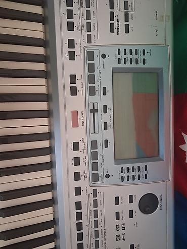 korg sintezator: Korg Pa50 aranjor sintezator ayaqliq ve çantasi orgilandir üstunde — 3