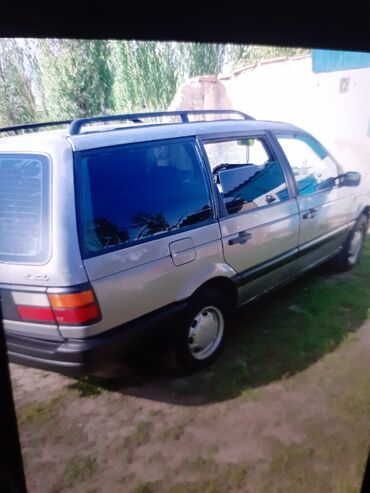 Volkswagen: Volkswagen Passat: 1991 г., 1.8 л, Механика, Бензин, Универсал