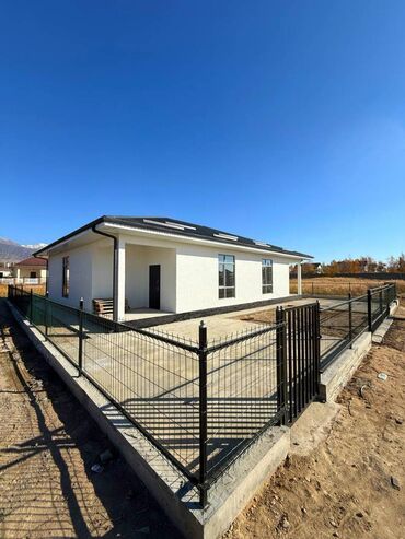 продаю дом под бизнес бишкеке: Коттедж, 80 м², 3 комнаты, Собственник, ПСО (под самоотделку)