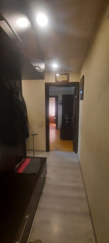 Köhnə tikili: Bakı, Neft Daşları qəs., 3 otaqlı, Köhnə tikili, m. Qara Qarayev, 65 kv. m -da lalafo.az — 22 Köhnə tikili: Bakı, Neft Daşları qəs., 3 otaqlı, Köhnə tikili, m. Qara Qarayev, 65 kv. m — 22