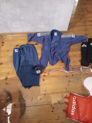 İdman formaları: Uşaq üçün döyüş/idman komplekti – 7-8 yaşa uyğun Dəst tərkibi: - — 3