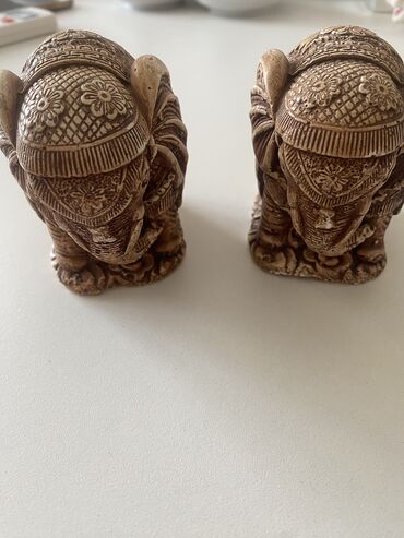 Антиквариат: Сувенирные статуэтки - Слоны, привезены с Индонезии. Цена 1500 сом