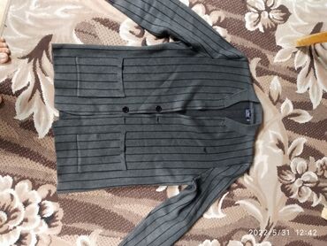серый мужской свитер: Почти новый