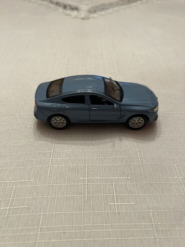 Avtomobil modelləri: Masaüstü kolleksiya üçün metal avtomobil modeli - Korpus: metaldan — 22