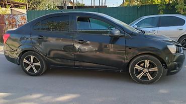 машина малометражка: Chevrolet Соник: 2013 г., Седан — 2