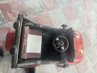 uşaq üçün maqnit lövhə: Uşaq üçün akkumulyatorlu elektrik maşın - Korpusu: açıq kuzovlu