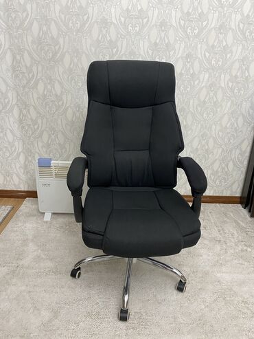 офисные стуль: Комплект офисной мебели, Стул, Кресло, цвет - Черный, Б/у