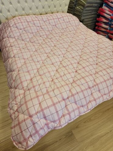 Yorğanlar, adyallar: Laperla qış yorğanları Bir nəfərlik 160*220 25azn İki nəfərlik — 2