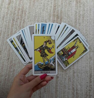Digər kitablar və jurnallar: Rider Waite tarot kartlari.Turk dilinde kitabcasida var.Yeni salafan