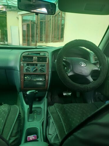 mazda tribute машина: Toyota Avensis: 2000 г., 1.8 л, Автомат, Бензин, Хэтчбэк