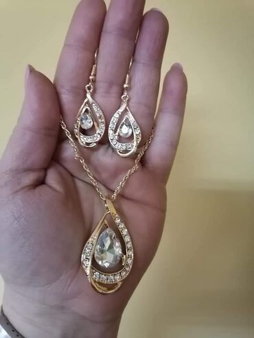 Setovi nakita: Set: Narukvica, Kruna, Minđuše, Materijal: Perlice, Cirkon, Biser — 22