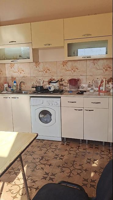 Həyət evləri və villaların satışı: Satılır: həyət evi və bağ sahəsi - Tikinti: daş divarlı, metal qapı; — 6