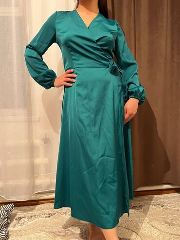 бишкек платья больших размеров: Вечернее платье, А-силуэт, Длинная модель, Атлас, С рукавами, S (EU 36), M (EU 38), L (EU 40)