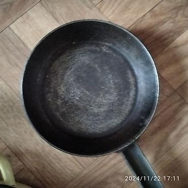 горшки бу: Продам все,что на фото за 1800 Продам сковородки и кастрюльку, одна — 5