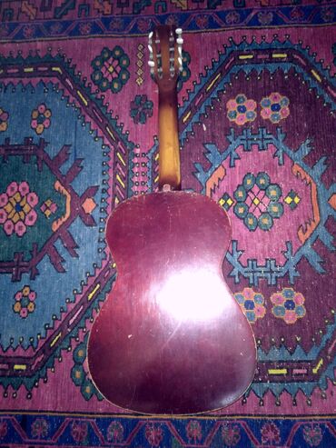 Yarım əsrlik gitara 7 simli, 1970-dən öncə alınıb