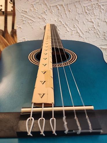 Gitaralar: Valencia VC204TBU Klassik gitara Simlərin sayı: 6 Üst:Sitka Spruce — 2