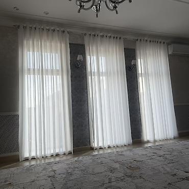Полупрозрачные белые тюли на люверсах для высоких окон. - Материал