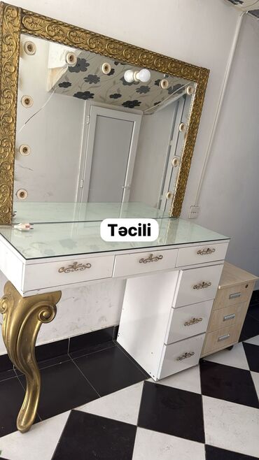 mr fix qiymeti: İşlənmiş, Makiyaj üçün masa, Güzgülü