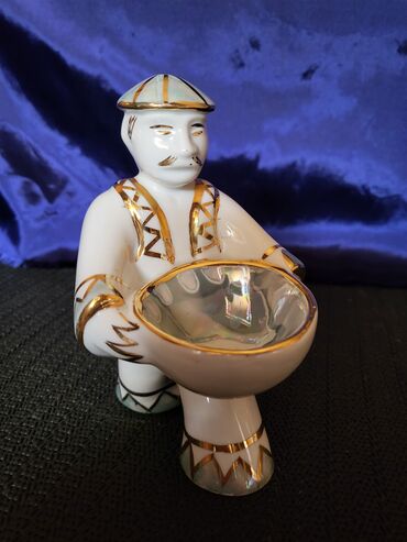 Figure: Figura,ili drzac nov za jaje cuvarkucu,Zajecar porcelan,rucno — 5